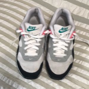 Nike ladies tennis shoes. Size 7